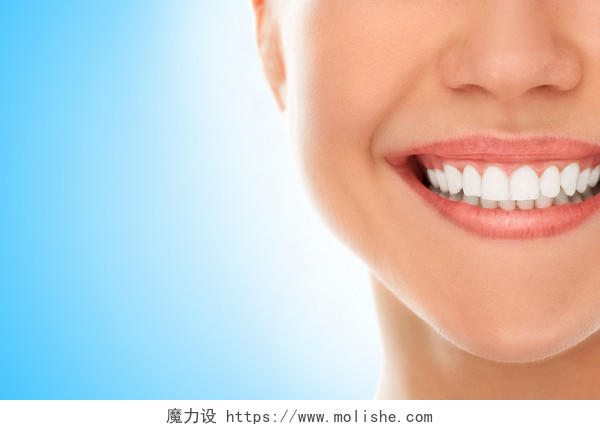 一个女人在微笑着牙齿美白口腔牙齿笑脸笑容